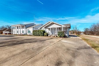 407 W Main St in Whitesboro, TX - Building Photo - Building Photo