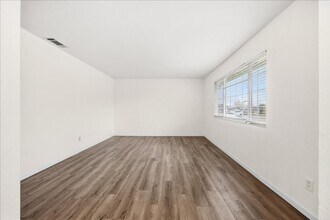 6936 Franela Way in Citrus Heights, CA - Foto de edificio - Building Photo