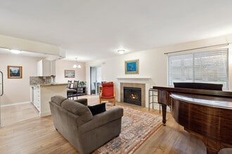 15415 35th Ave W, Unit #C-105 in Lynnwood, WA - Foto de edificio - Building Photo