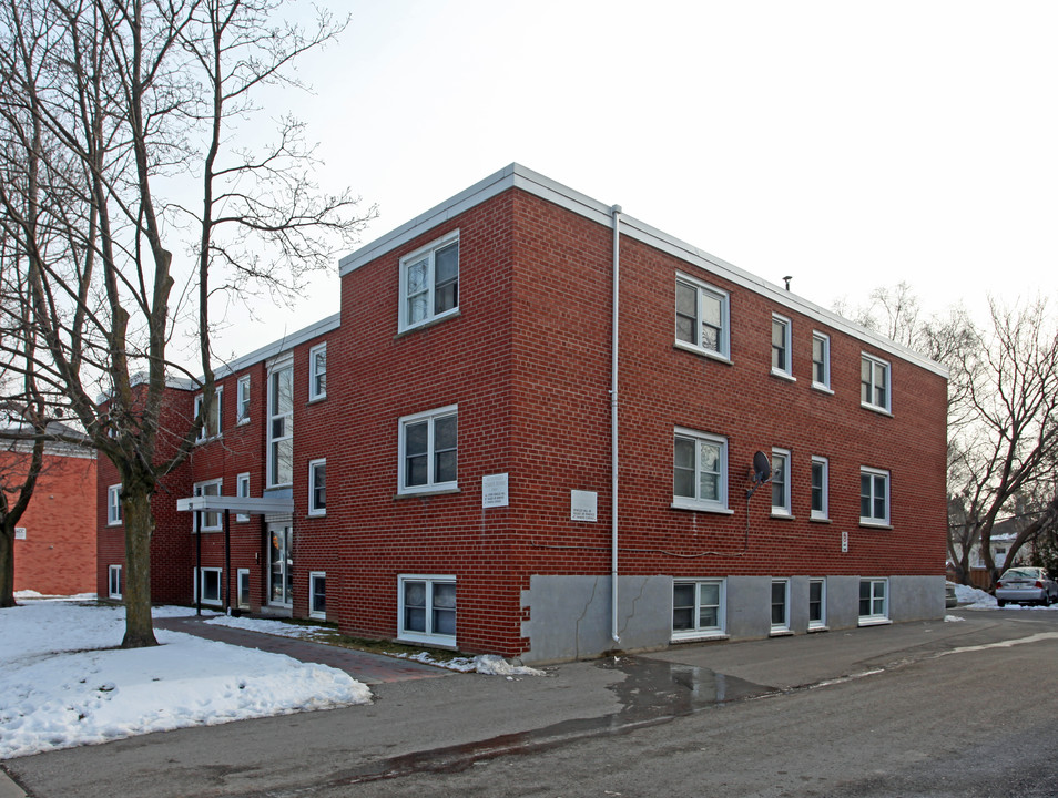 291 Adelaide Ave W in Oshawa, ON - Building Photo