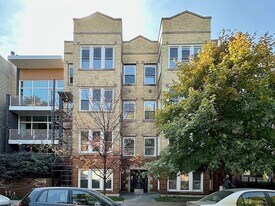2437 W Walton St in Chicago, IL - Building Photo