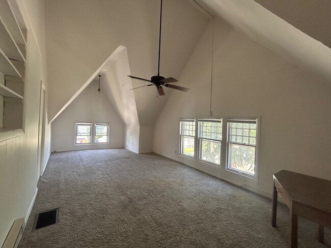 2010 N Oakland Ave, Unit C in Milwaukee, WI - Building Photo - Building Photo