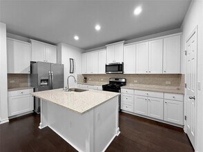 1633 W Broade St in Leander, TX - Building Photo - Building Photo