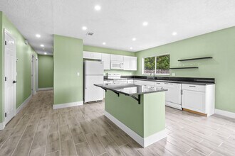 2079 SE Triumph Rd in Port St. Lucie, FL - Building Photo - Building Photo