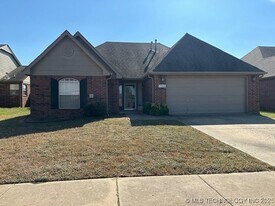 2206 West 120th Ct S in Jenks, OK - Building Photo