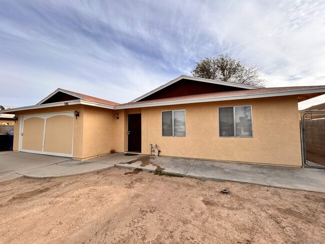 988 Salvador Guilin St in Calexico, CA - Building Photo - Building Photo