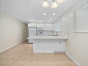 1008 Meadows Ave-Unit -B in Orlando, FL - Building Photo - Building Photo