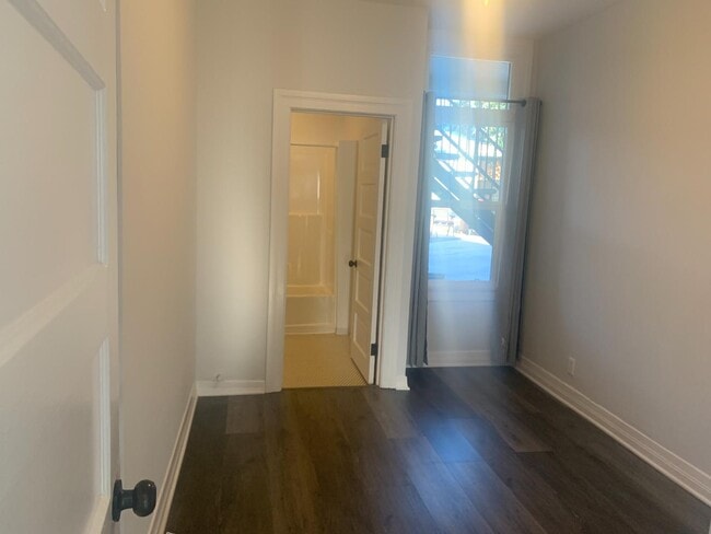 1034 Hyperion Ave in Los Angeles, CA - Building Photo - Building Photo