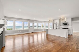 176 Winthrop Shore Dr, Unit 1 in Winthrop, MA - Building Photo - Building Photo