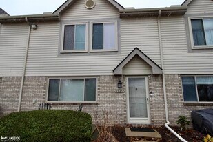 29408 Maurice Ct in New Baltimore, MI - Building Photo