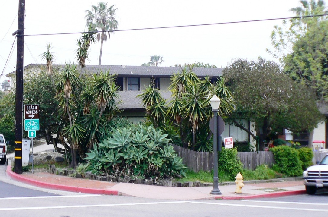 301 Avenida Del Mar in San Clemente, CA - Foto de edificio