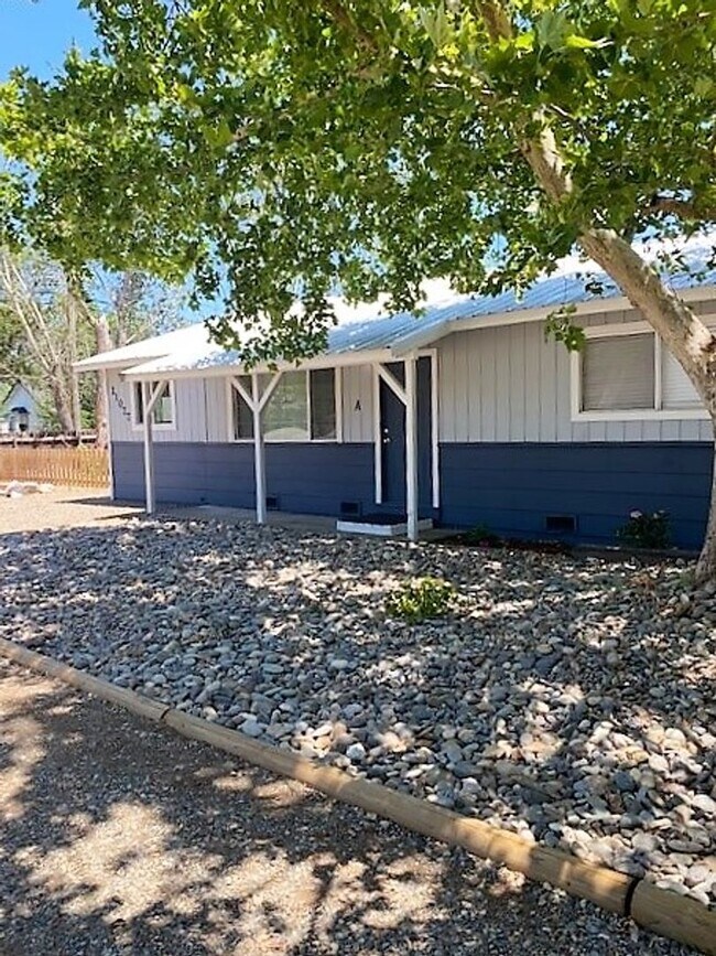 21077 4th St in Cottonwood, CA - Building Photo - Building Photo
