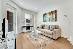 593 Camino De La Reina in San Diego, CA - Building Photo