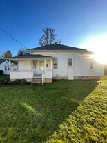 530 Grove St in Lebanon, OR - Building Photo