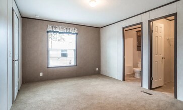 17148 Canterbury Cir in Holly, MI - Foto de edificio - Building Photo