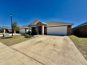 4656 Honor Guard Wy in Crestview, FL - Building Photo - Building Photo