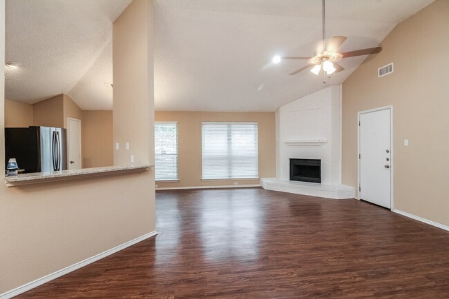 405 Lemon Dr in Arlington, TX - Foto de edificio - Building Photo