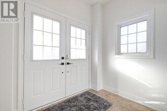 110 Chayna Crescent in Vaughan, ON - Building Photo - Building Photo