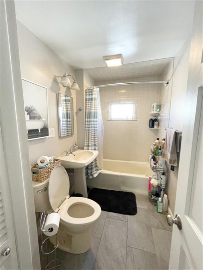 42 Lowden Ave, Unit #2 in Somerville, MA - Foto de edificio - Building Photo