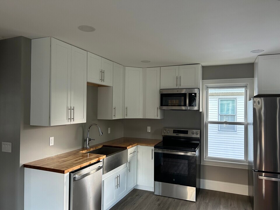 361 Marlboro St, Unit B in Keene, NH - Building Photo