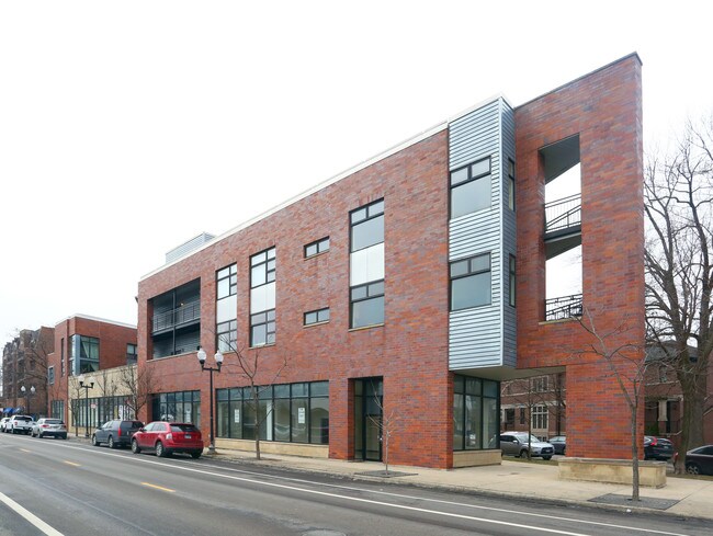 3738-3740 N Lincoln Ave