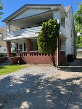 3265 E Overlook Rd, Unit 2 in Cleveland Heights, OH - Foto de edificio - Building Photo