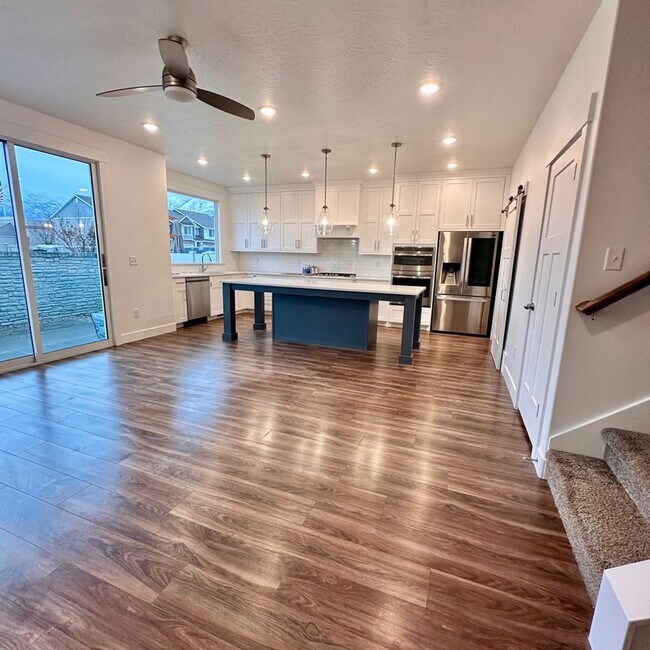5370 W Quartz Ave in Highland, UT - Building Photo - Building Photo