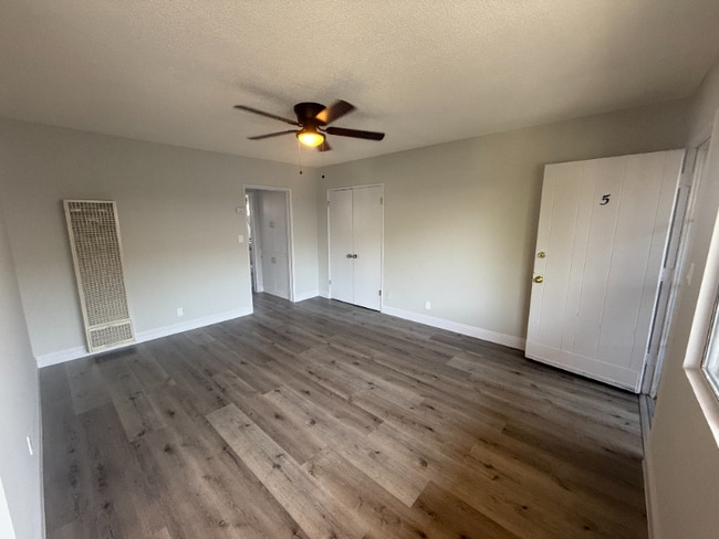 1740 S La Brea Ave in Los Angeles, CA - Building Photo - Building Photo
