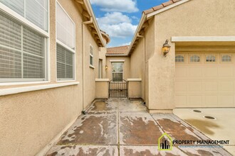 6705 Salvaterra Cir in Elk Grove, CA - Building Photo - Building Photo