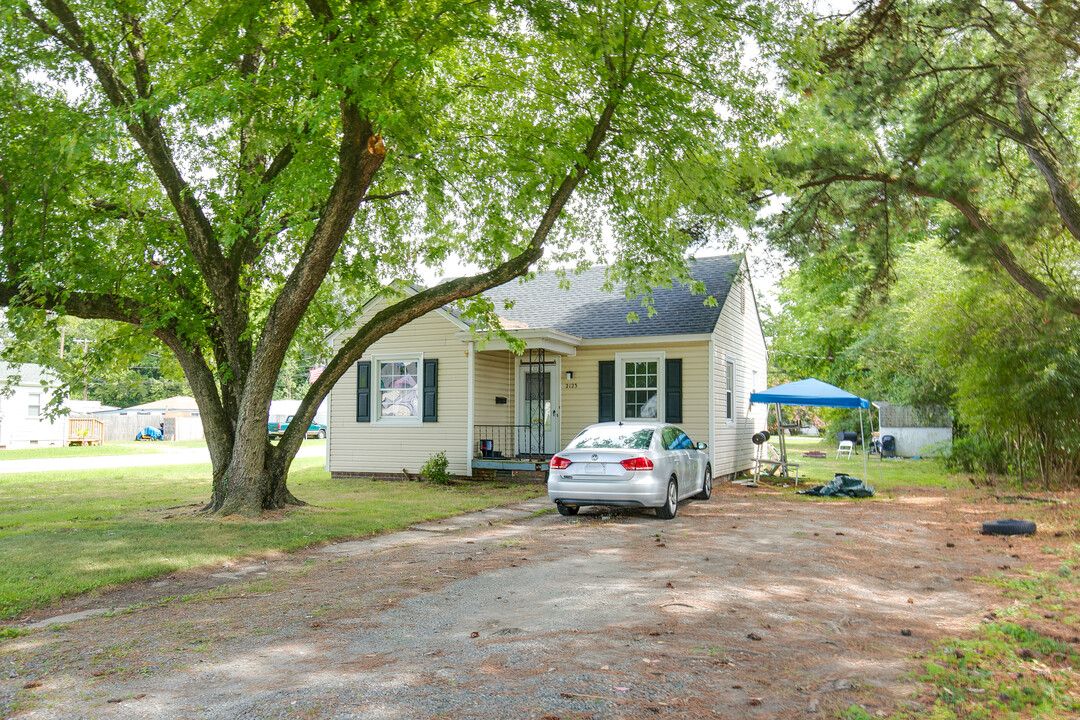 2123 Shirleydale Ave in Richmond, VA - Building Photo