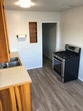 119 W Hillsdale St, Unit B in Inglewood, CA - Building Photo - Building Photo