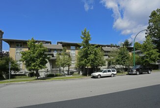 Patterson Park in Burnaby, BC - Building Photo - Building Photo