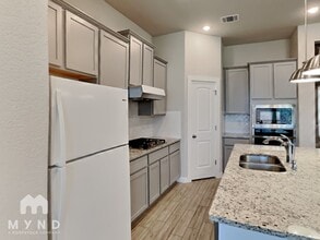 1606 Delafield Rd in San Antonio, TX - Foto de edificio - Building Photo