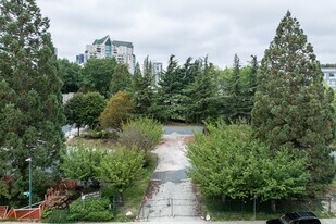 1184 Inlet St in Coquitlam, BC - Building Photo