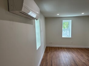 13 Center St, Unit 3 in Skowhegan, ME - Building Photo - Building Photo