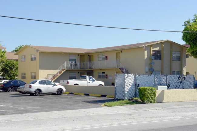 1785 W 41st St in Hialeah, FL - Building Photo - Building Photo