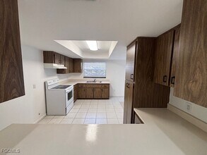 3805 SE 11th Ave in Cape Coral, FL - Building Photo - Building Photo