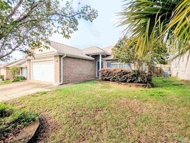 5760 Jade Moon Cir in Milton, FL - Building Photo