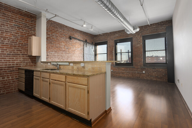 200 Main St, Unit 408 in Kansas City, MO - Building Photo - Building Photo