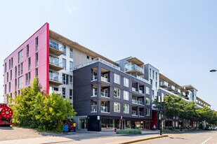 2930-2940 Ontario Rue E in Montréal, QC - Building Photo