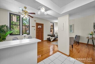 2123 N Clark St in Chicago, IL - Building Photo - Building Photo