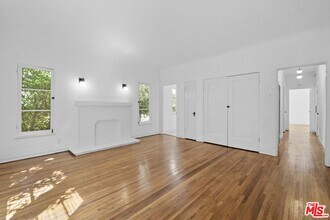 129 N Swall Dr in Los Angeles, CA - Building Photo - Building Photo