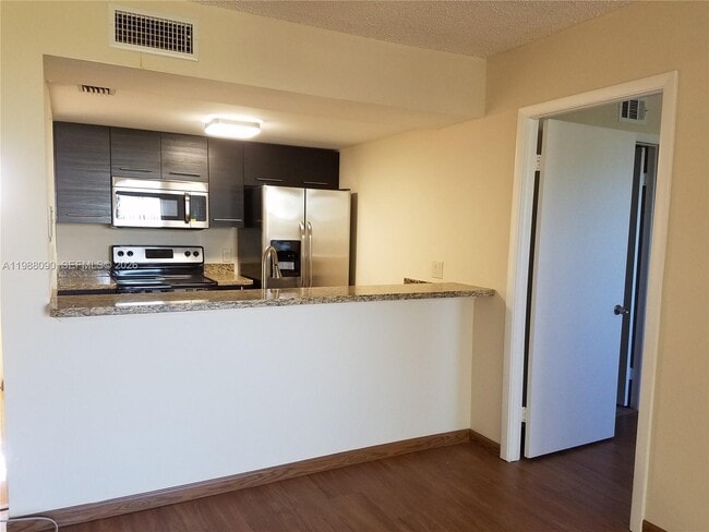 8180 Geneva Ct in Doral, FL - Building Photo - Building Photo