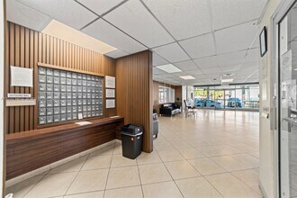 16710 NE 9th Ave in North Miami Beach, FL - Foto de edificio - Building Photo