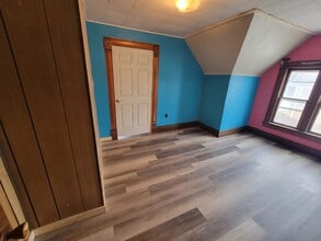 2411 Harlan St in Falls City, NE - Building Photo - Building Photo