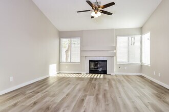 4804 Crimson Glory Ln in Las Vegas, NV - Building Photo - Building Photo