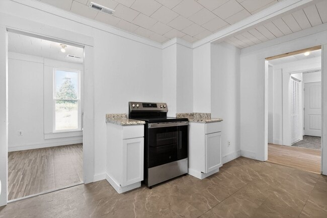 992 N Maple St in Corydon, IN - Foto de edificio - Building Photo