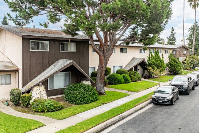 12500-12514 Ryerson Ave in Downey, CA - Building Photo - Building Photo