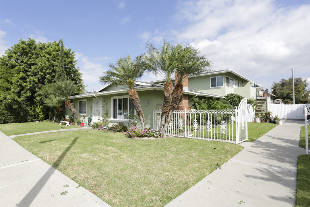 1598 Caraway Dr in Costa Mesa, CA - Foto de edificio