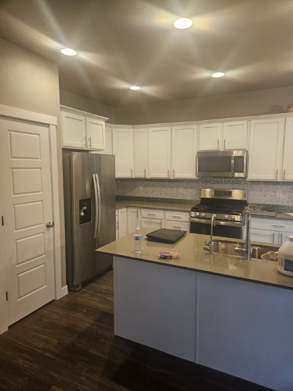 1044 W Osprey Dr in Stansbury Park, UT - Foto de edificio - Building Photo